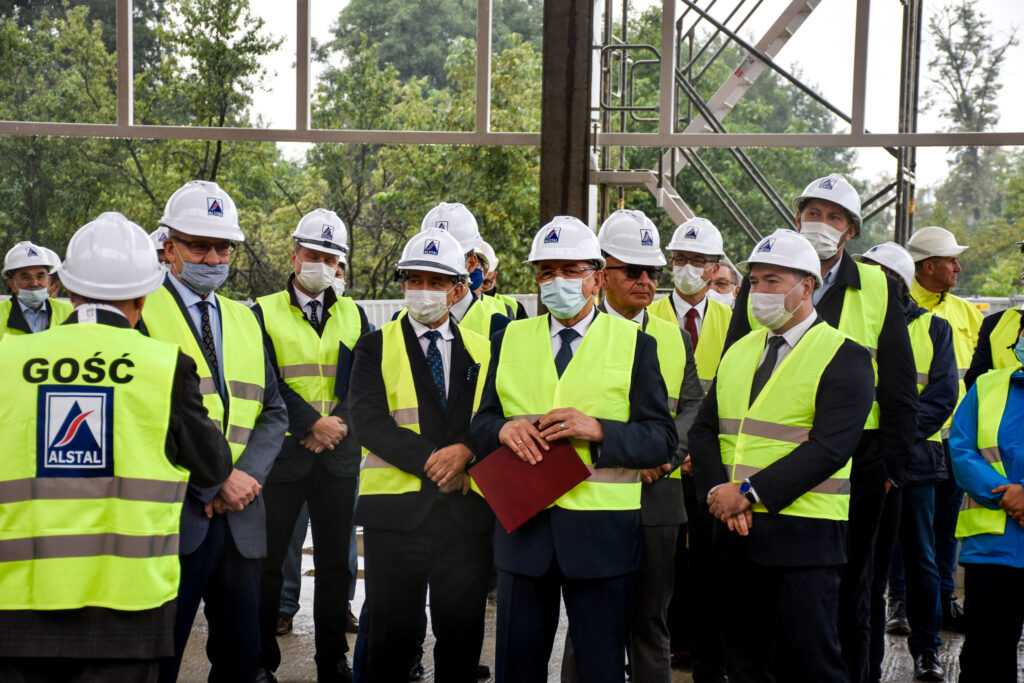 Przedstawiciele Kolei Wielkopolskich i firmy ALSTAL podczas uroczystości
