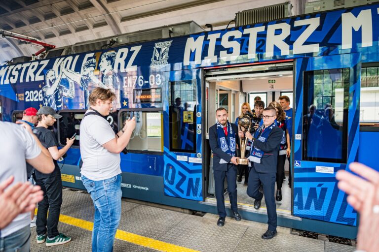 Pociąg Kolei Wielkopolskich i KKS Lech Poznań