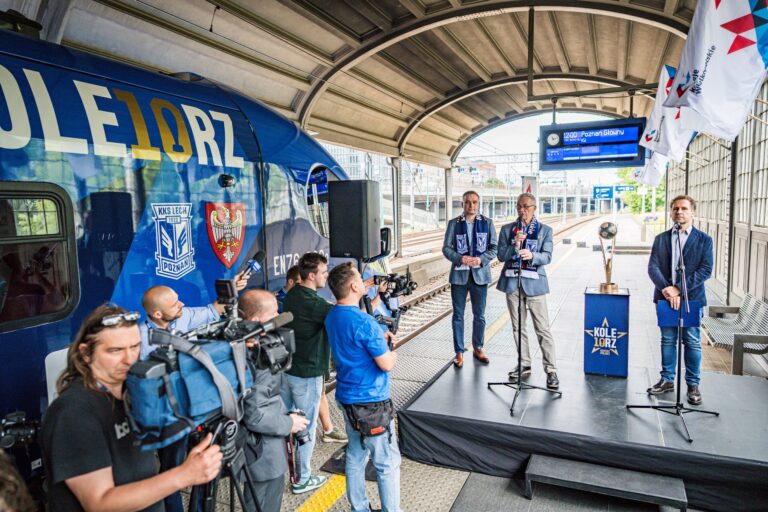 Pociąg Kolei Wielkopolskich i KKS Lech Poznań