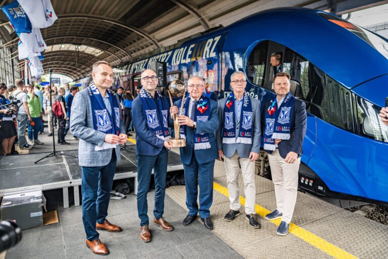 Pociąg Kolei Wielkopolskich i KKS Lech Poznań