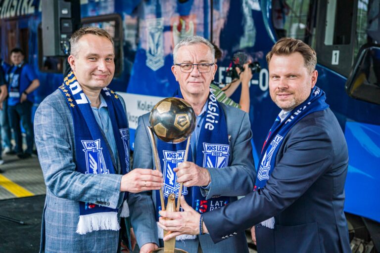 Pociąg Kolei Wielkopolskich i KKS Lech Poznań