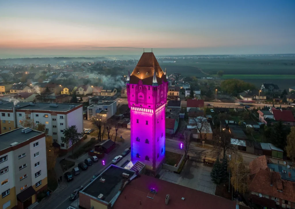 Wieża nocą Kościan